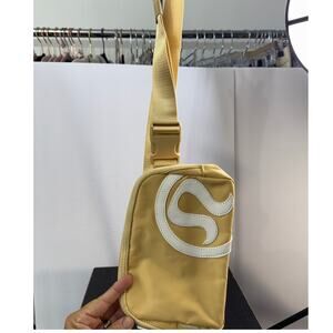 Lululemon Everywhere Belt Bag Large Mustard Color NWT Crossbody Fanny Pack